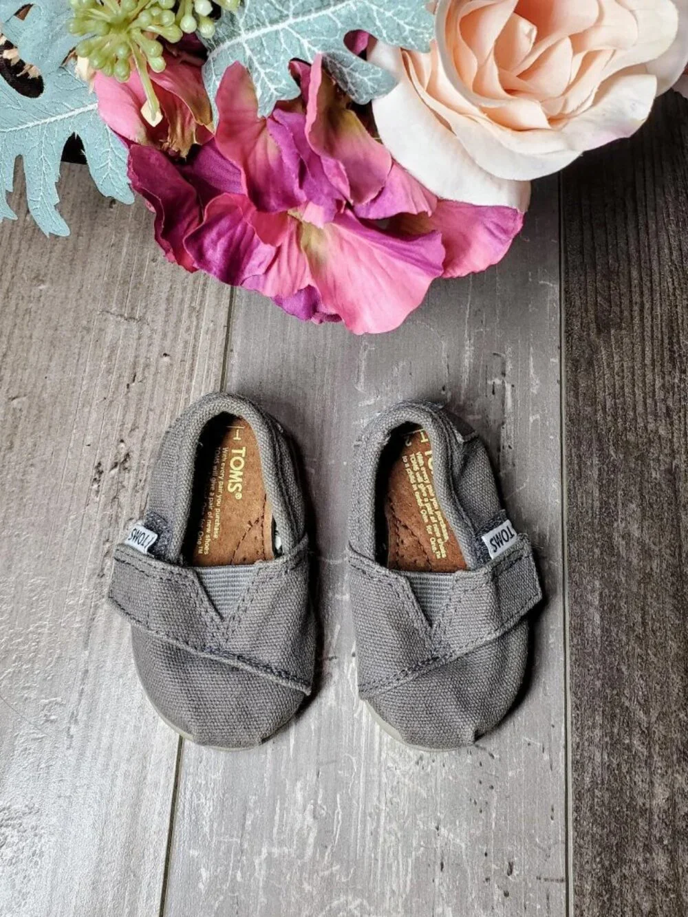 TOMS Size 2 Canvas Baby Shoes Ash Gray Beige NWOT